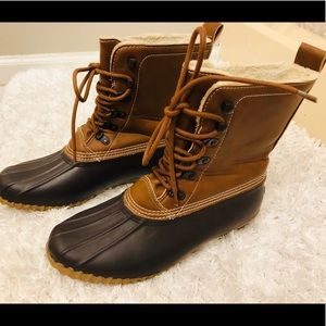 Women’s size 9, Duck boot look alikes, worn once!